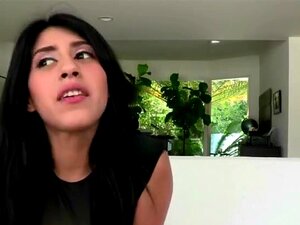 Den 19-Åriga Mexikanska Skönheten Älskar Att Suga | Svensk Porr
